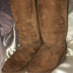 Tall Tan ugg boots in size 6